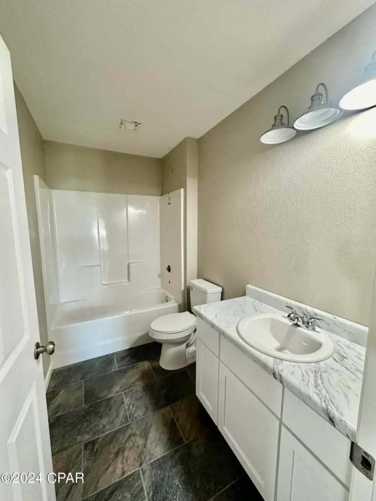 6578 Grande Oak Loop Guest Bathroom